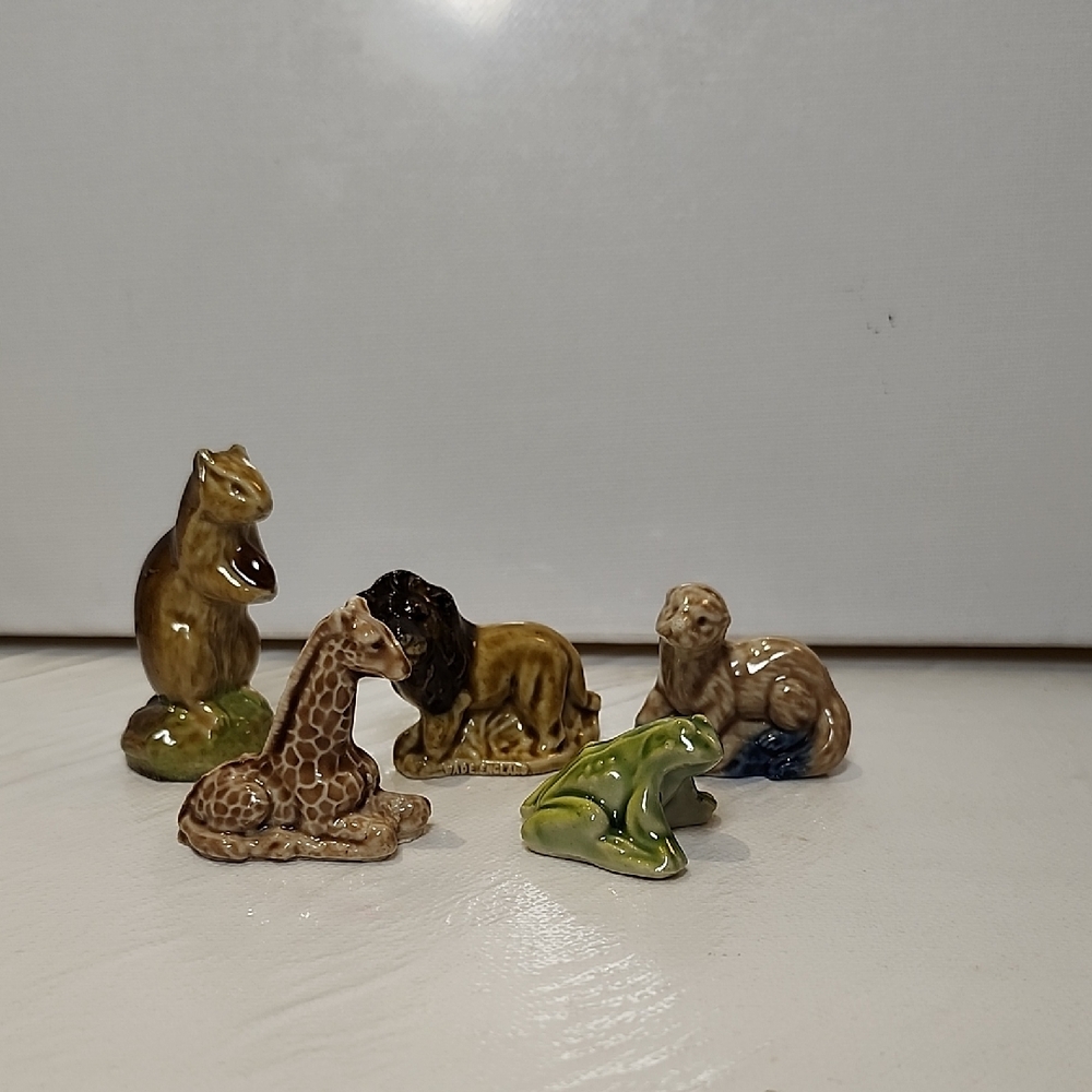 Wade England  Miniature Animal Figurine Set - Brown, Green, Tan